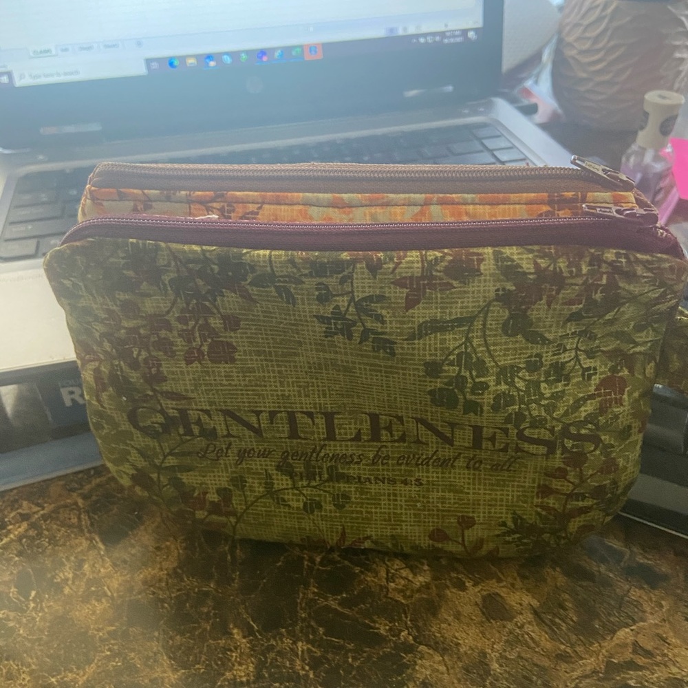 Carrying case - Picture 2 of 2